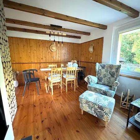 Nad Jeziorem Trzechowskim W Lesie Letniskowy Na Wsi Holiday home