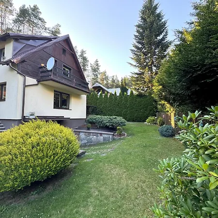 Nad Jeziorem Trzechowskim W Lesie Letniskowy Na Wsi Holiday home *